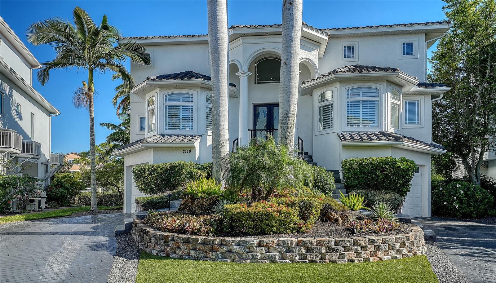 HAWKS HARBOR - Residential