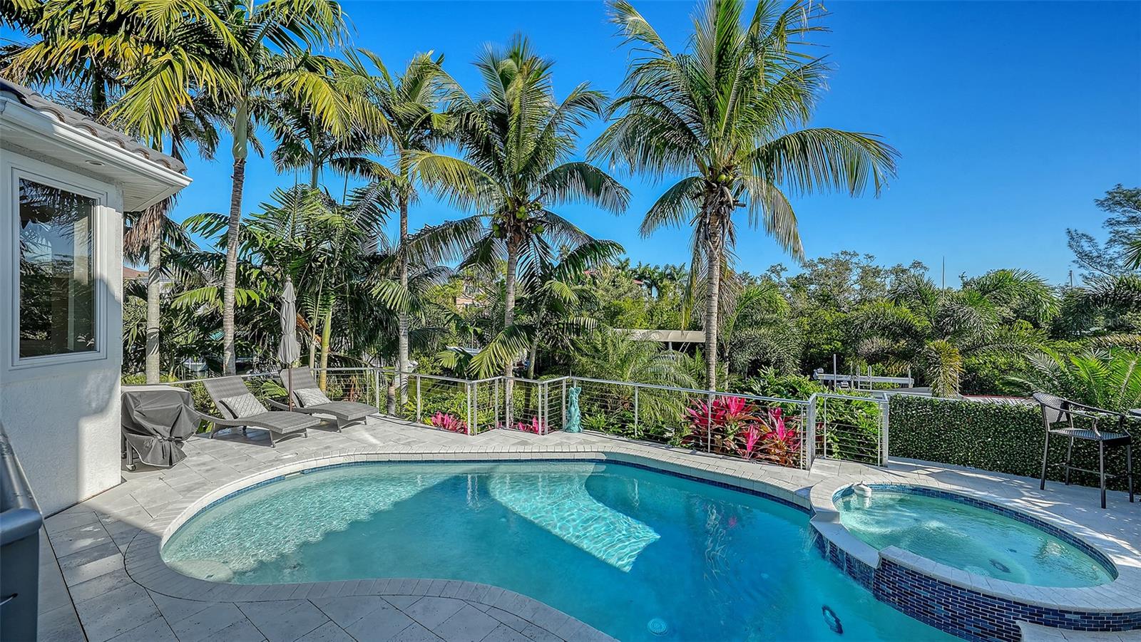 HAWKS HARBOR - Residential