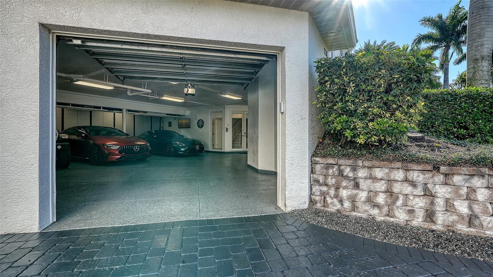 HAWKS HARBOR - Residential