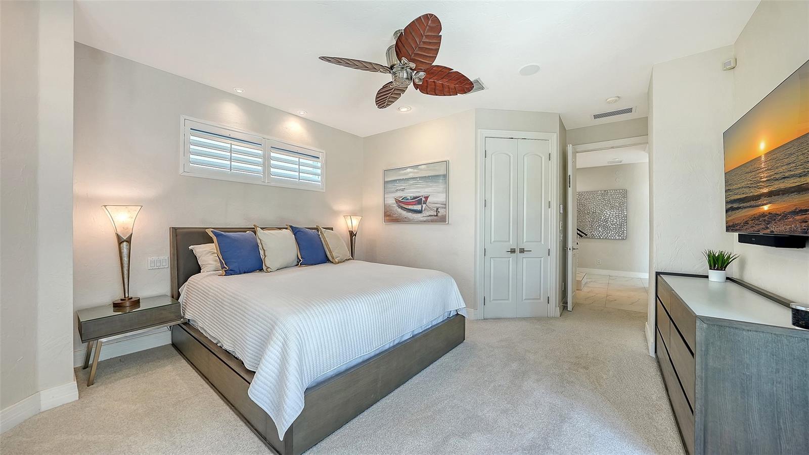 HAWKS HARBOR - Residential