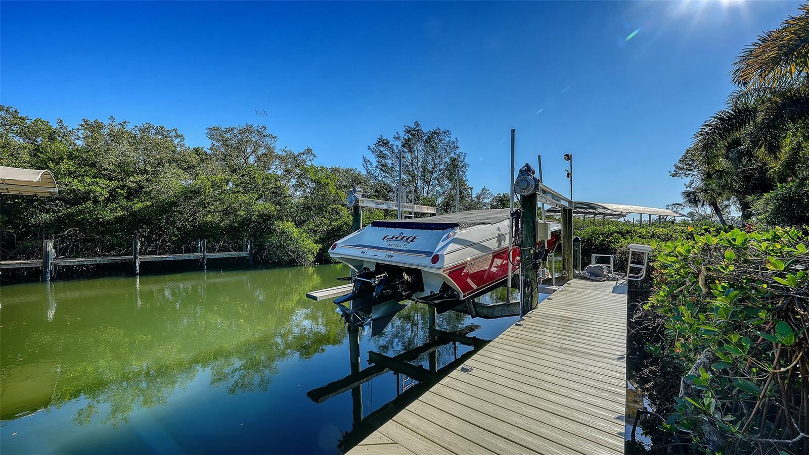 HAWKS HARBOR - Residential