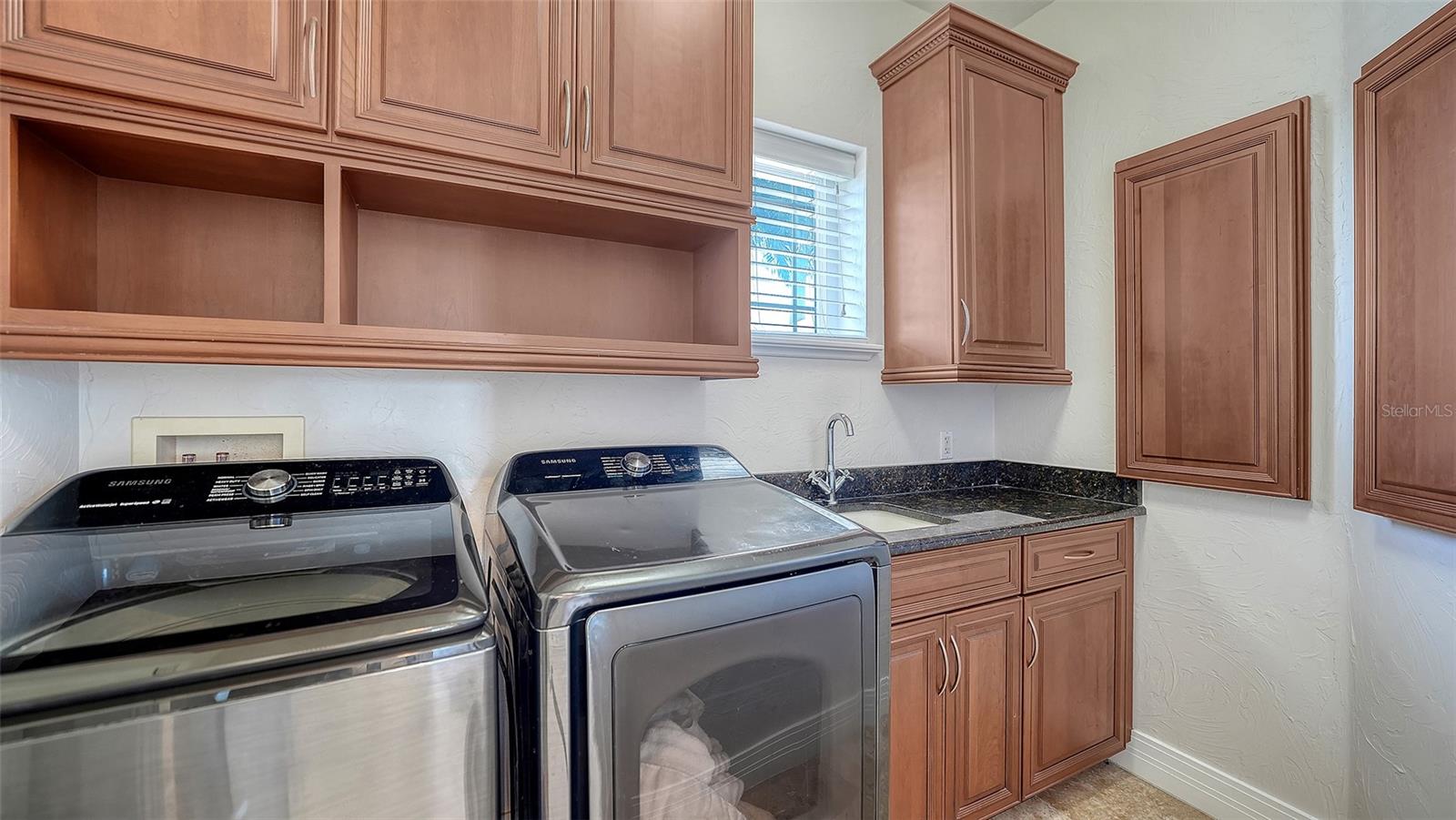 HAWKS HARBOR - Residential