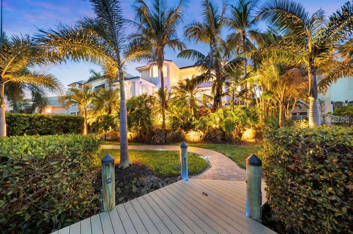 HAWKS HARBOR - Residential