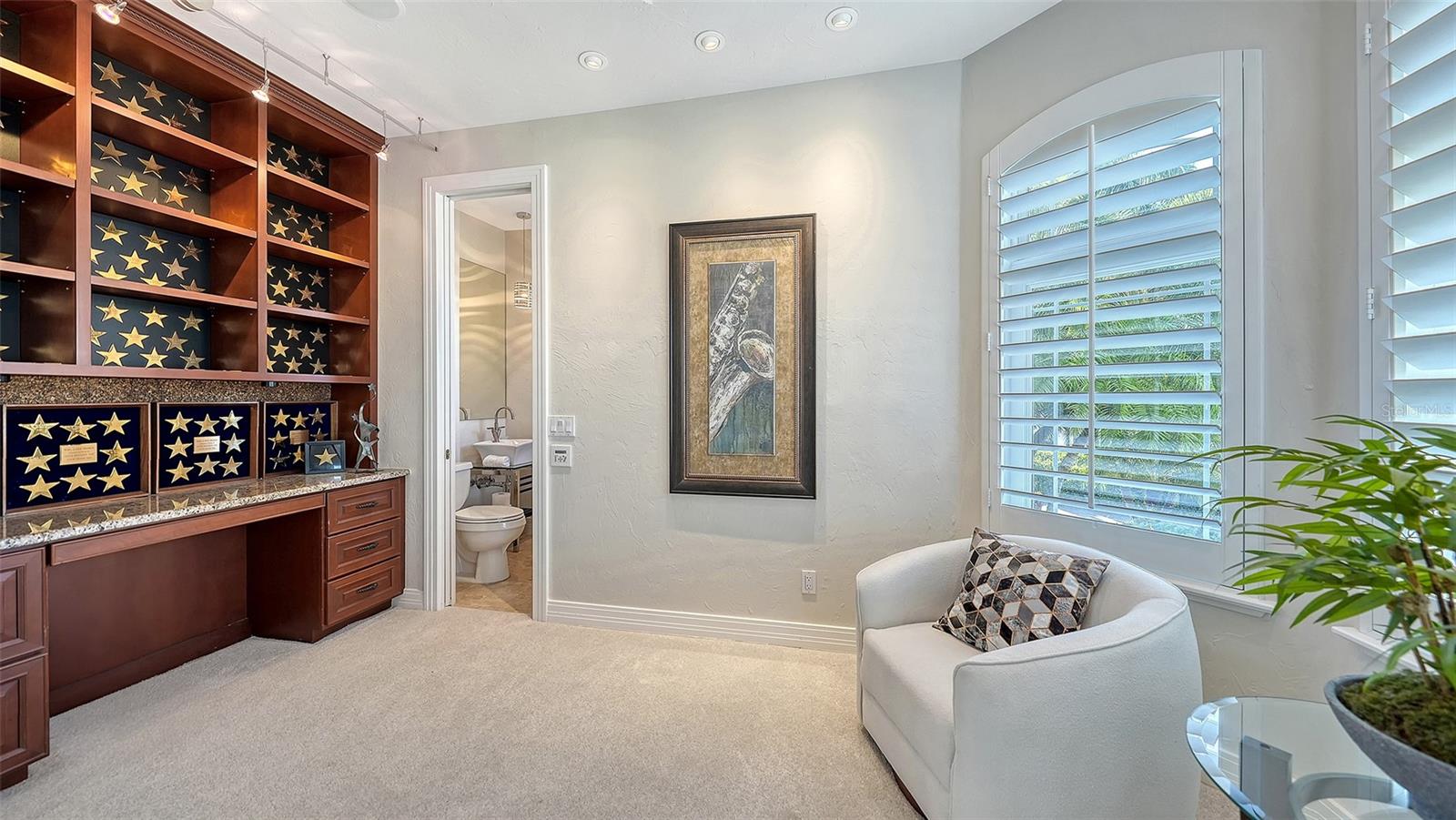 HAWKS HARBOR - Residential