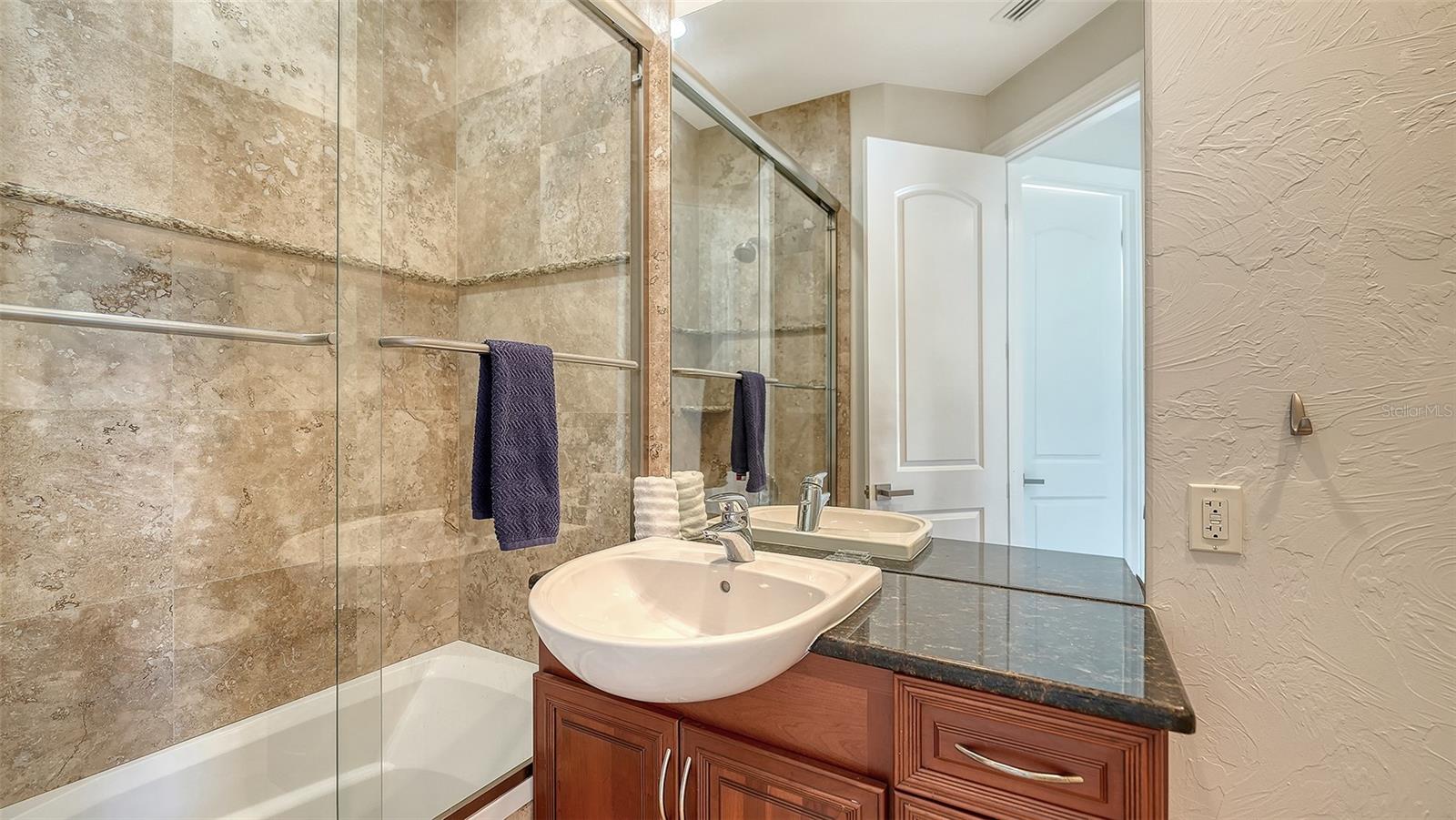 HAWKS HARBOR - Residential