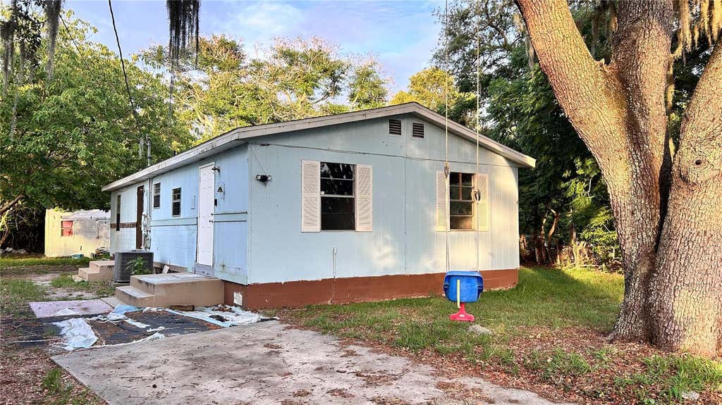 Photo of 1203 Parkwood Avenue, Groveland, FL 34736 (MLS # O6414674)