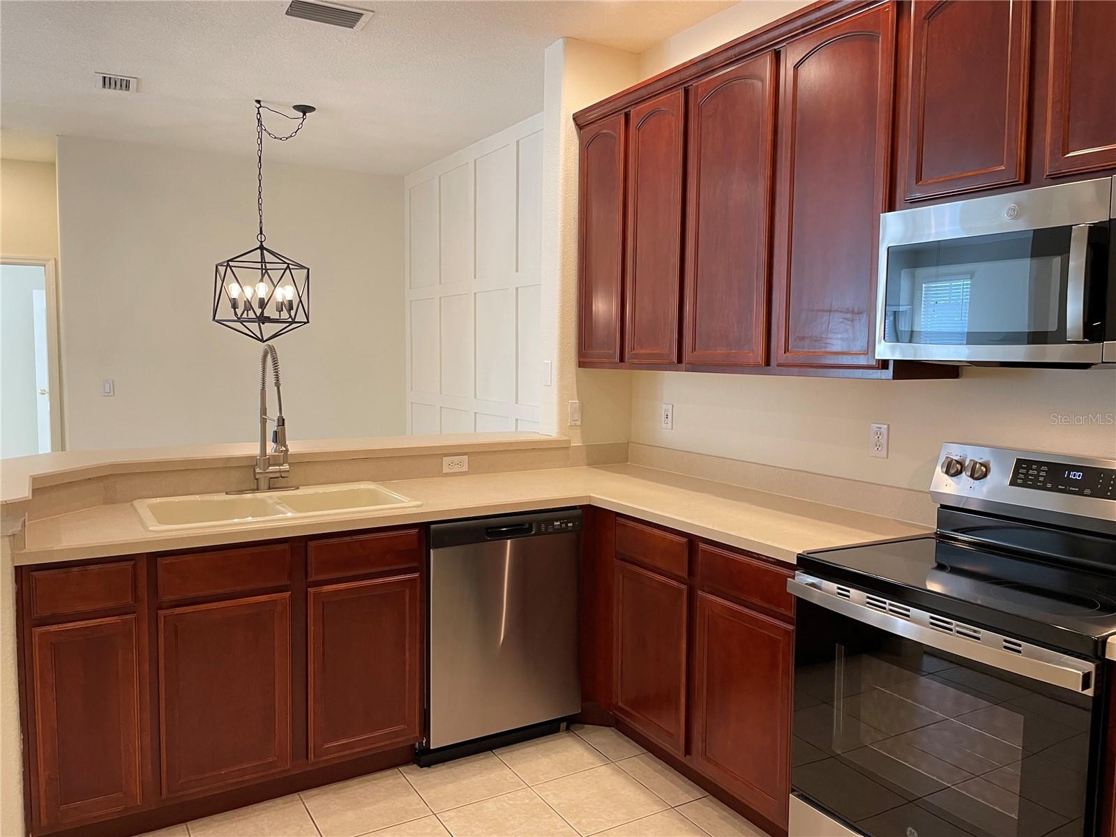 SWEETWATER RIDGE CONDO AT MAGNOLIA POINTE - Residential Lease