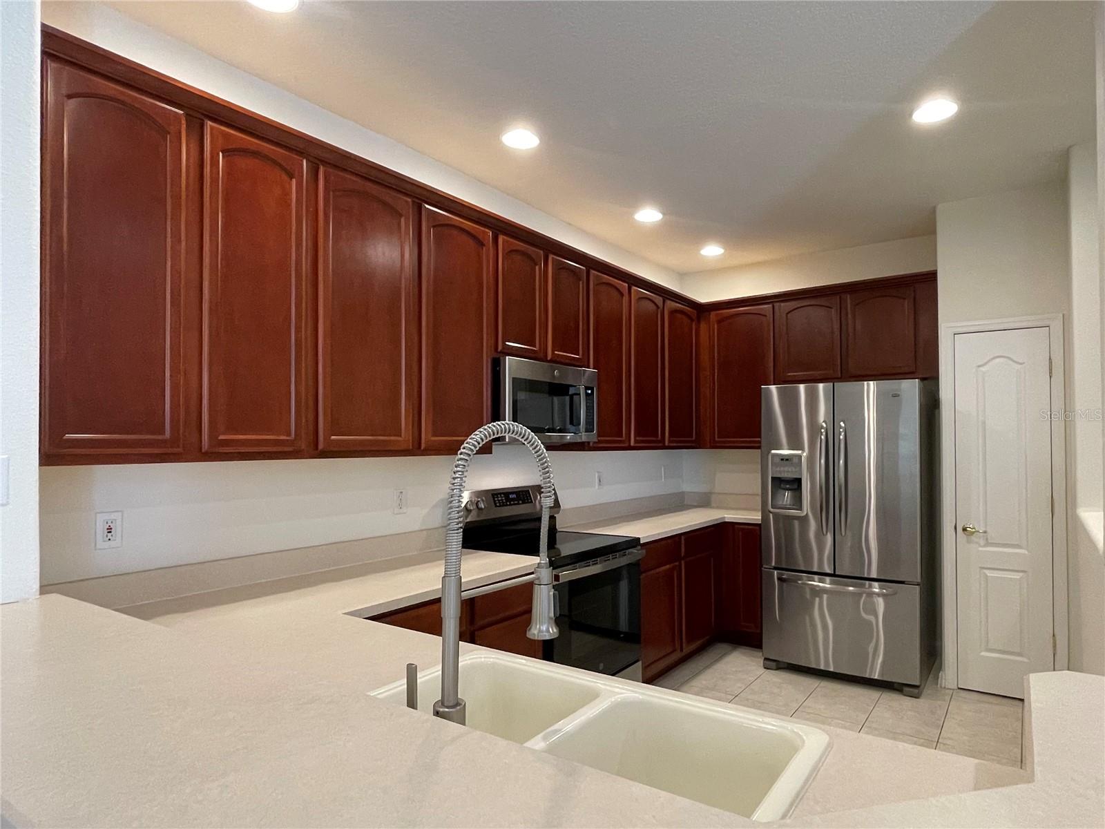 SWEETWATER RIDGE CONDO AT MAGNOLIA POINTE - Residential Lease