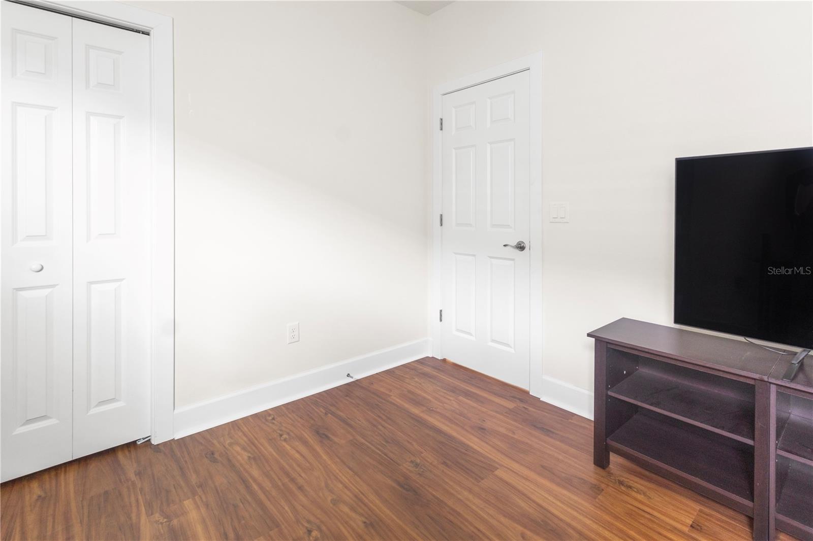 HAYES PARK VILLAGE - Residential Lease