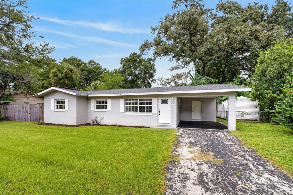 Photo of 729 SE 26th Street, Ocala, FL 34471 (MLS # OM731658)