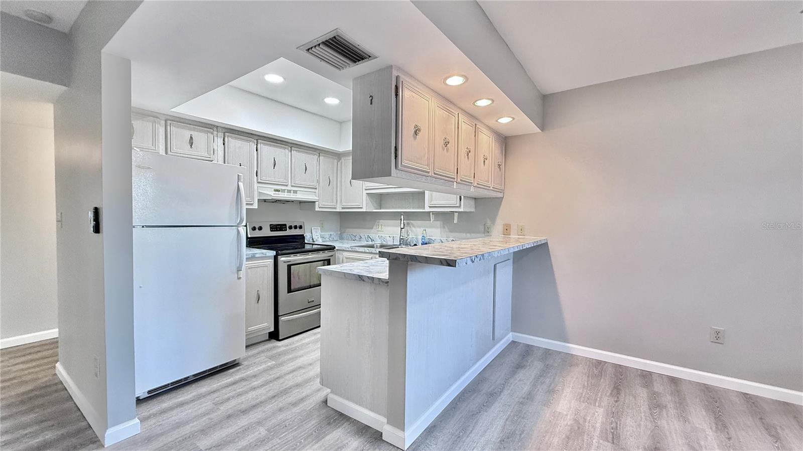 EDGEWATER MANOR - Residential Lease