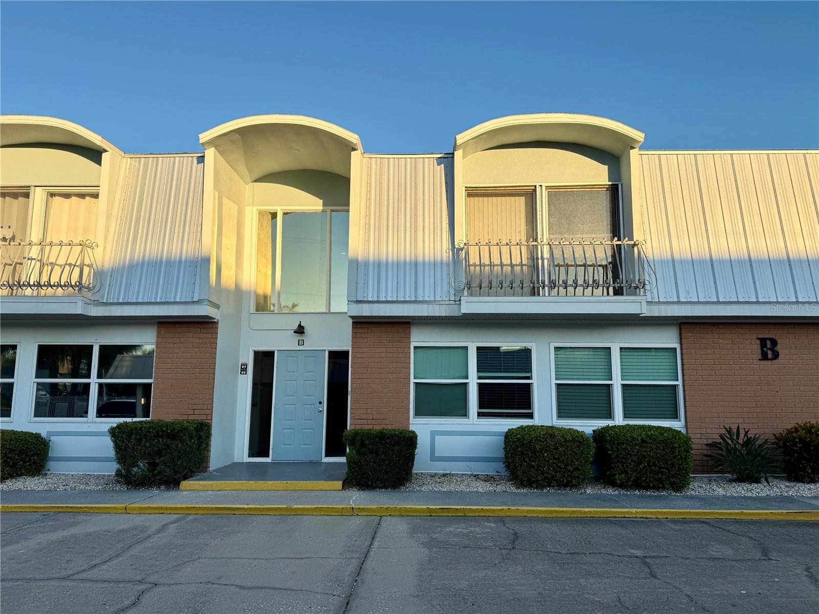 EDGEWATER MANOR - Residential Lease