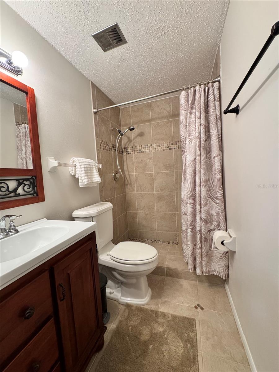 RAMBLEWOOD ACRES - Residential Lease