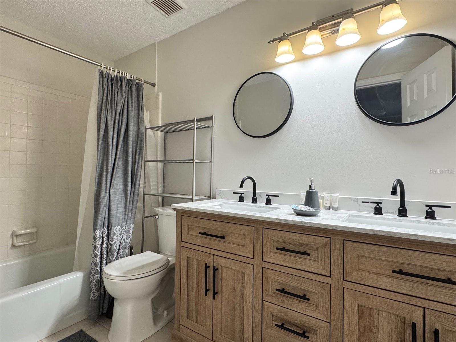 RAMBLEWOOD ACRES - Residential Lease