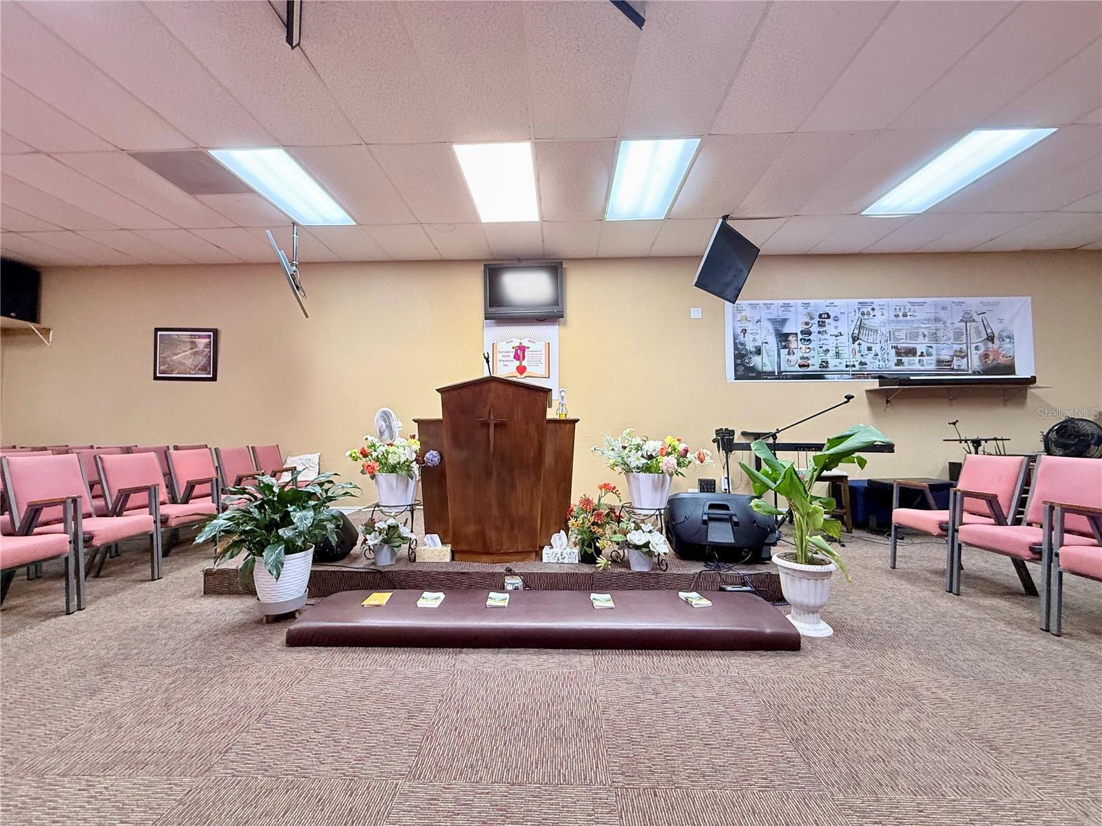 1706 E SEMORAN BLVD 116