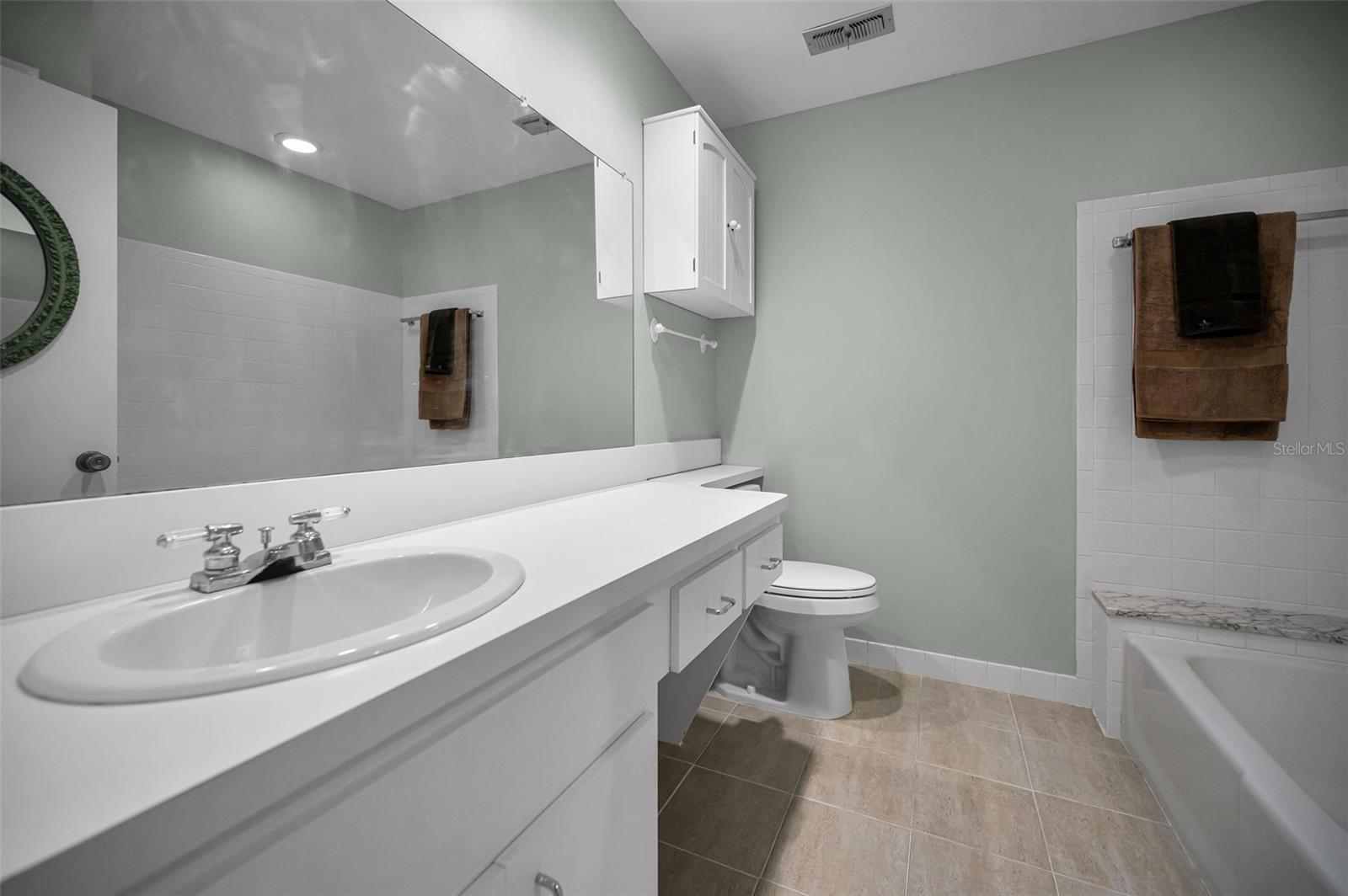 HARBOUR CLUB CONDO NO 3 - Residential