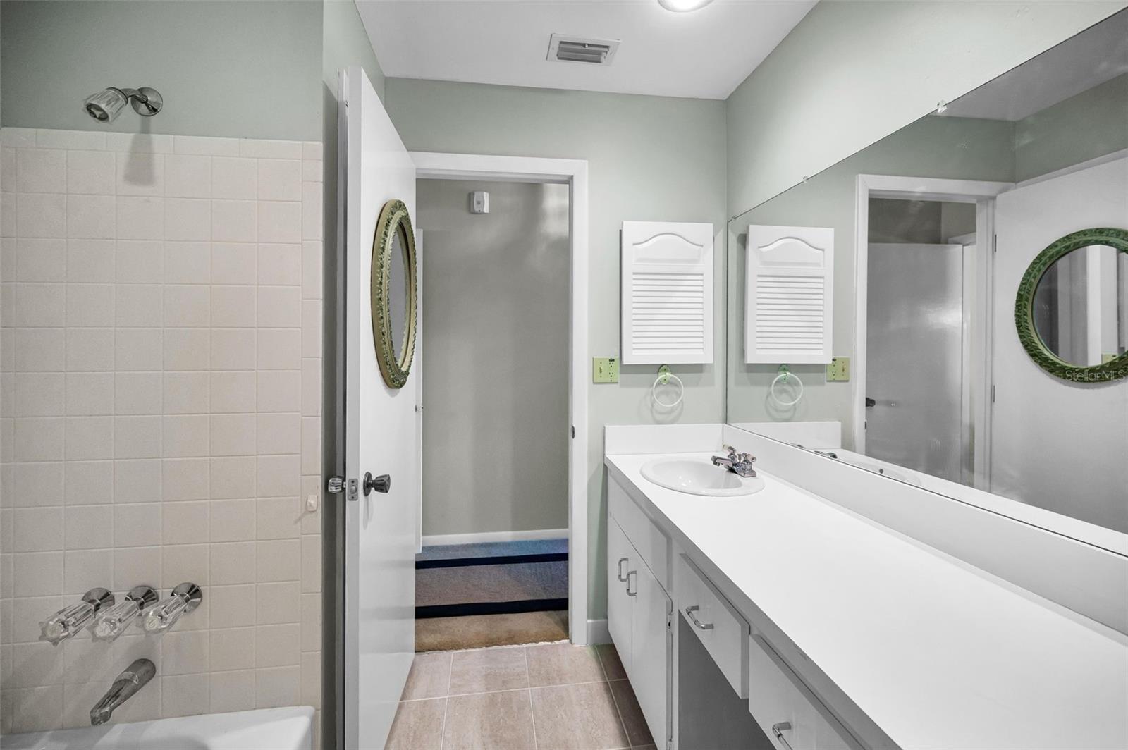 HARBOUR CLUB CONDO NO 3 - Residential