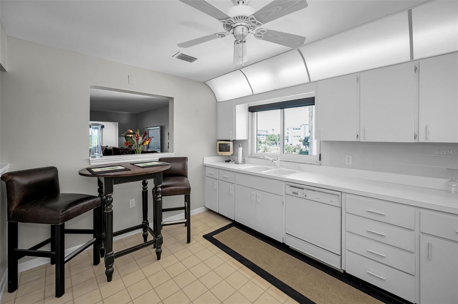 HARBOUR CLUB CONDO NO 3 - Residential
