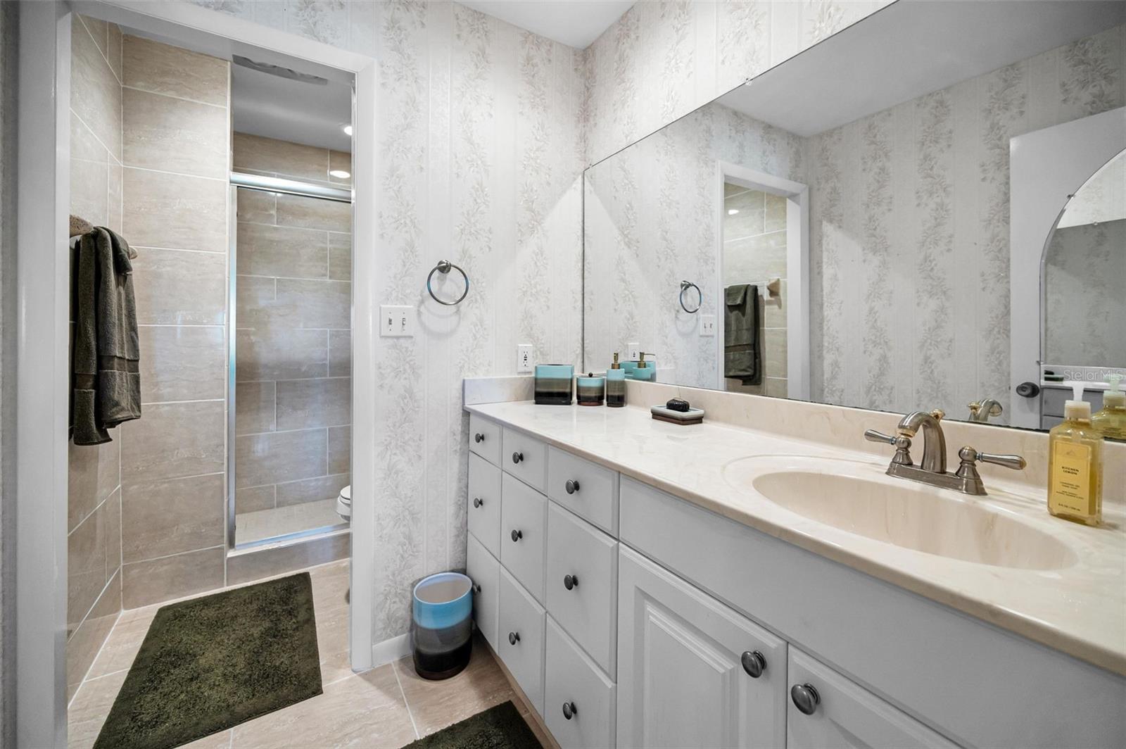 HARBOUR CLUB CONDO NO 3 - Residential