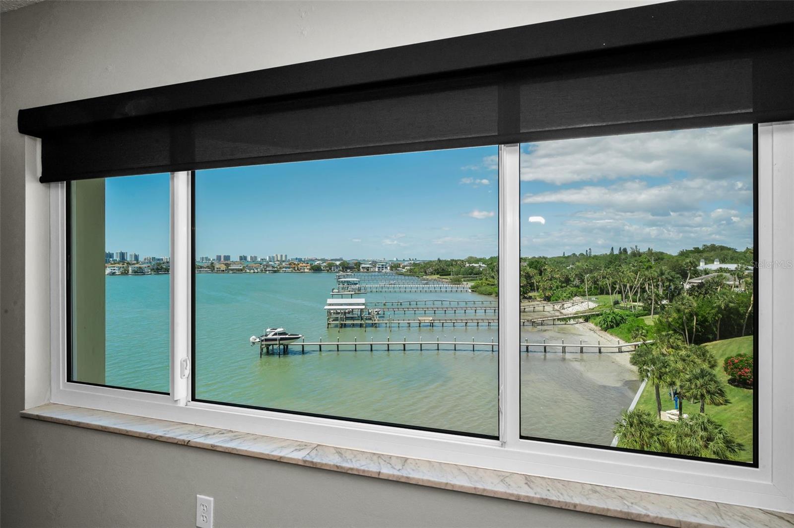 HARBOUR CLUB CONDO NO 3 - Residential