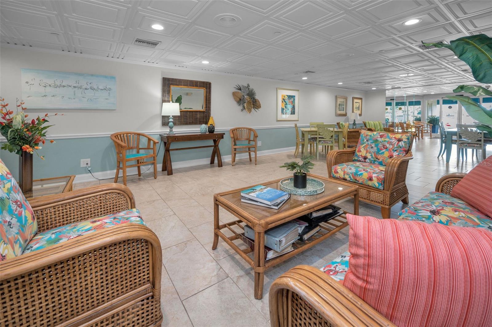HARBOUR CLUB CONDO NO 3 - Residential