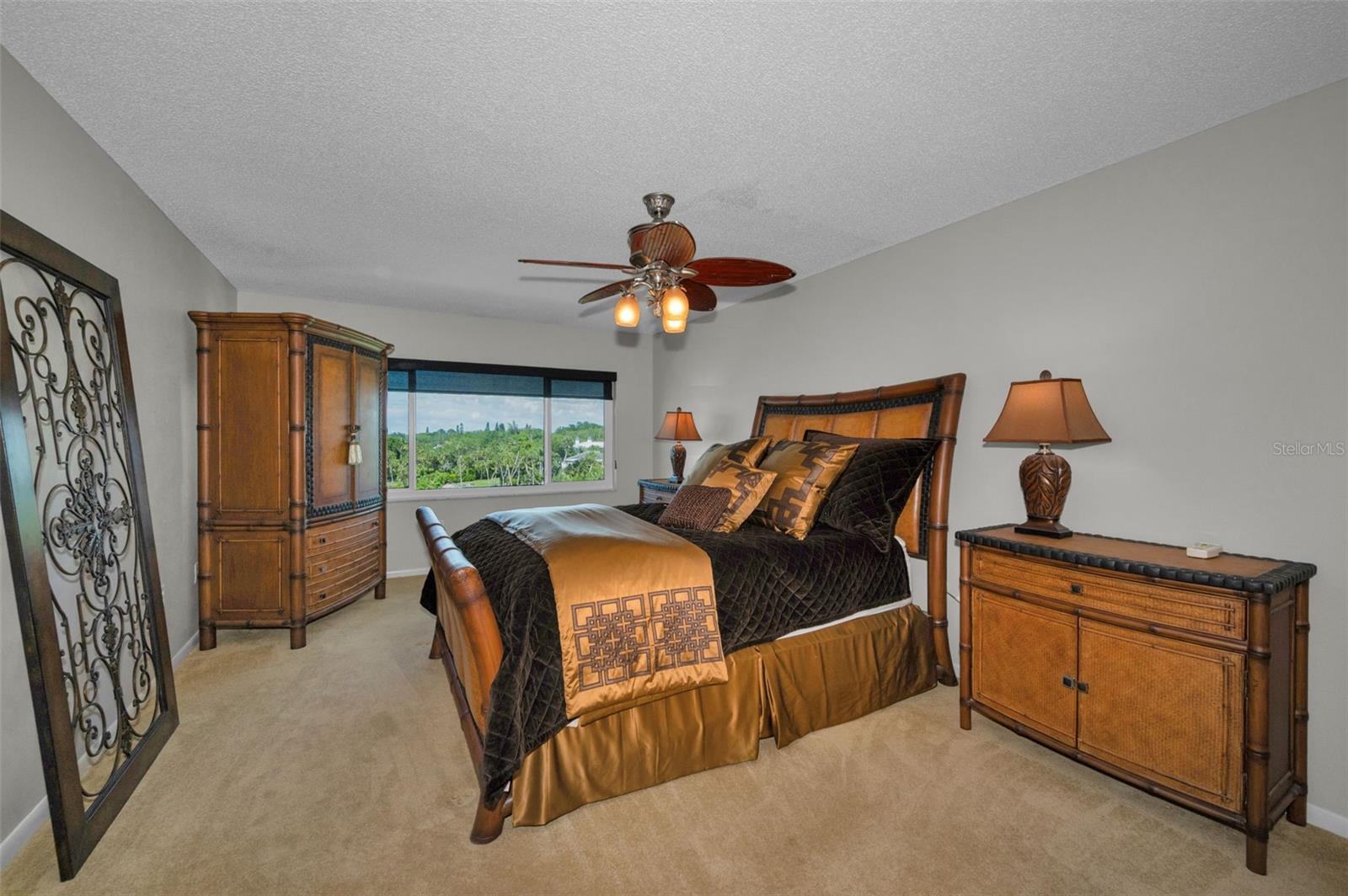 HARBOUR CLUB CONDO NO 3 - Residential