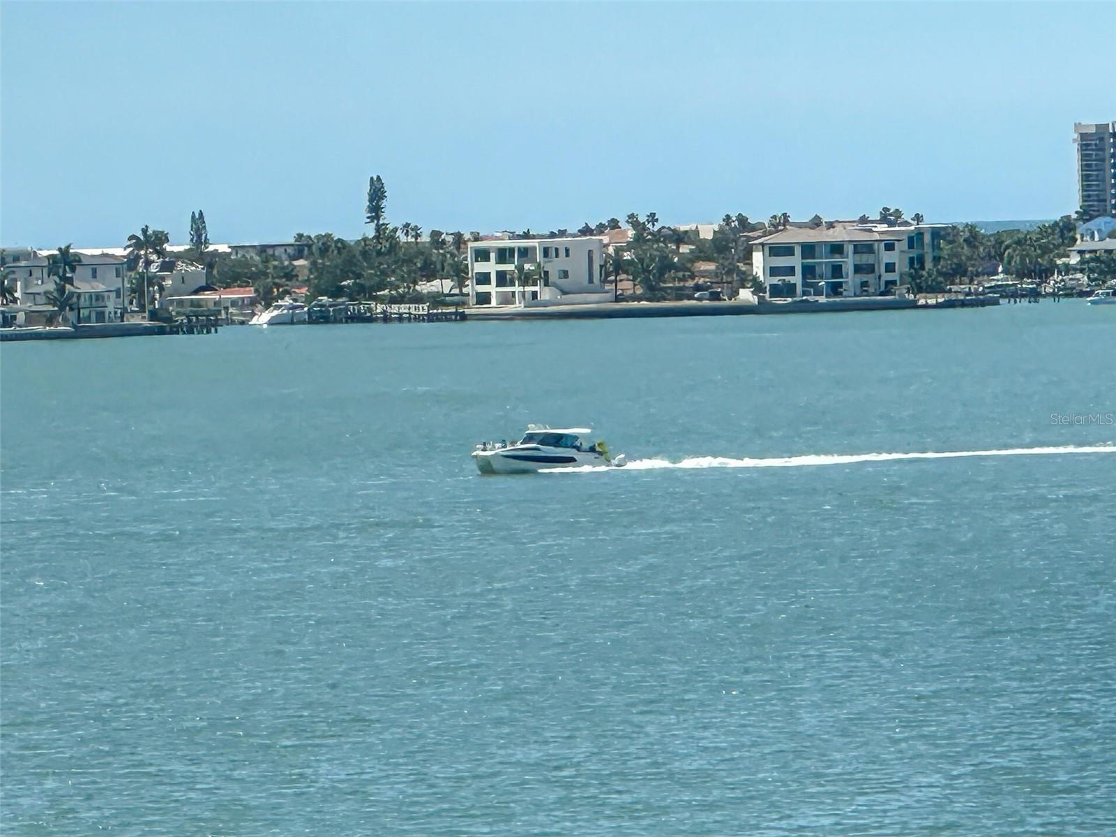 HARBOUR CLUB CONDO NO 3 - Residential