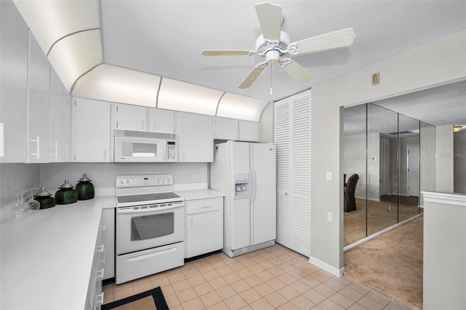 HARBOUR CLUB CONDO NO 3 - Residential