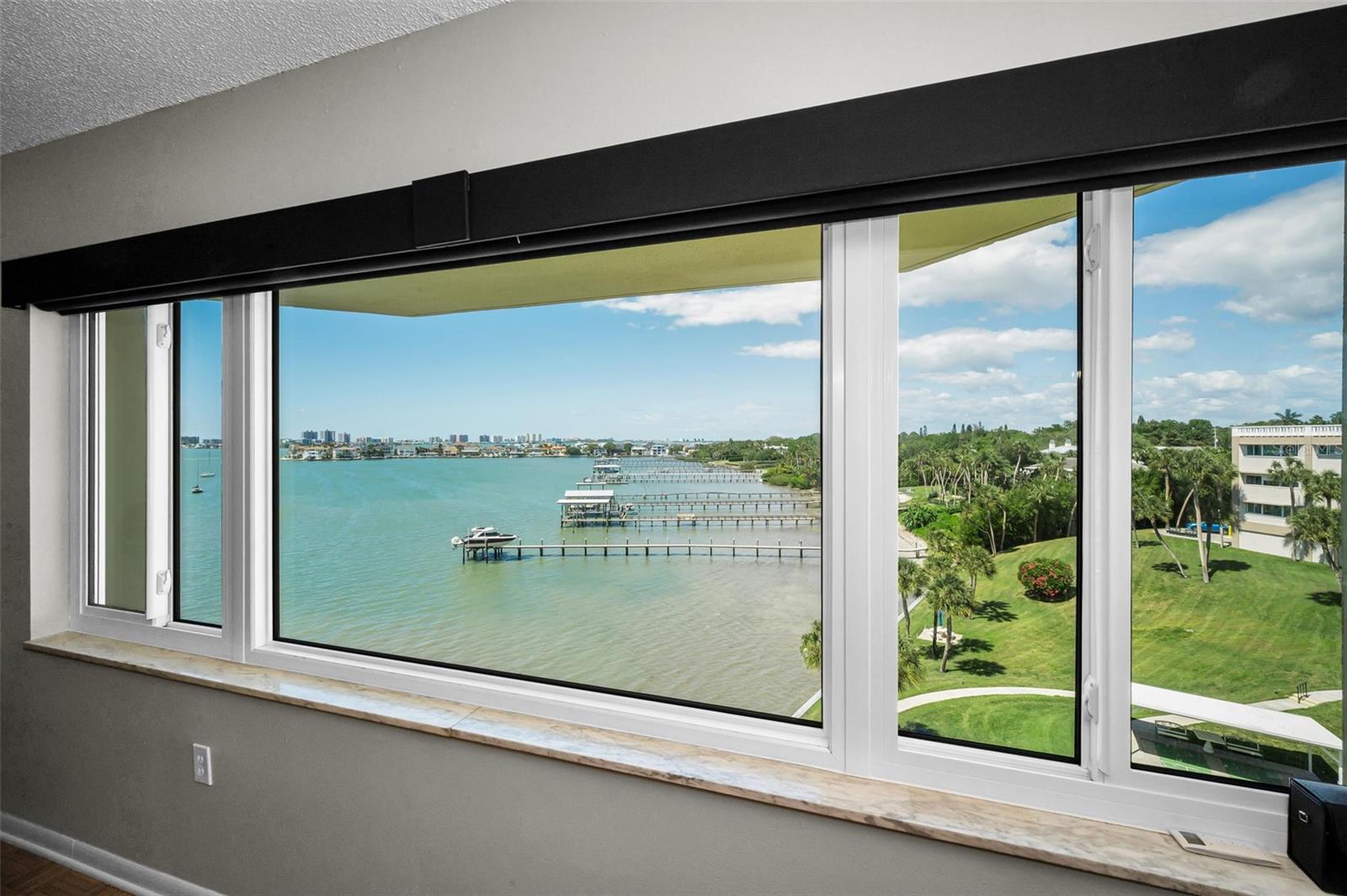 HARBOUR CLUB CONDO NO 3 - Residential