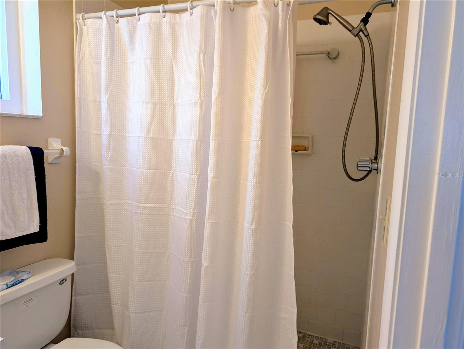 BAYSHORE ON THE LAKE APTS III SEC2 - Residential