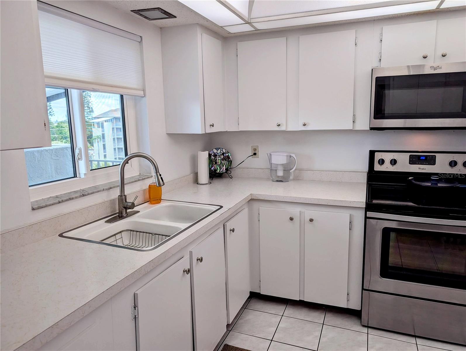 BAYSHORE ON THE LAKE APTS III SEC2 - Residential