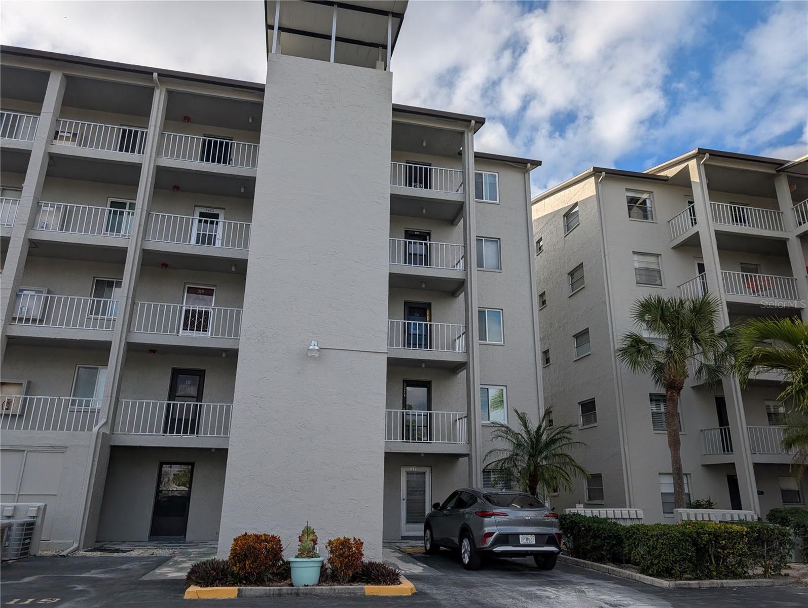 BAYSHORE ON THE LAKE APTS III SEC2 - Residential