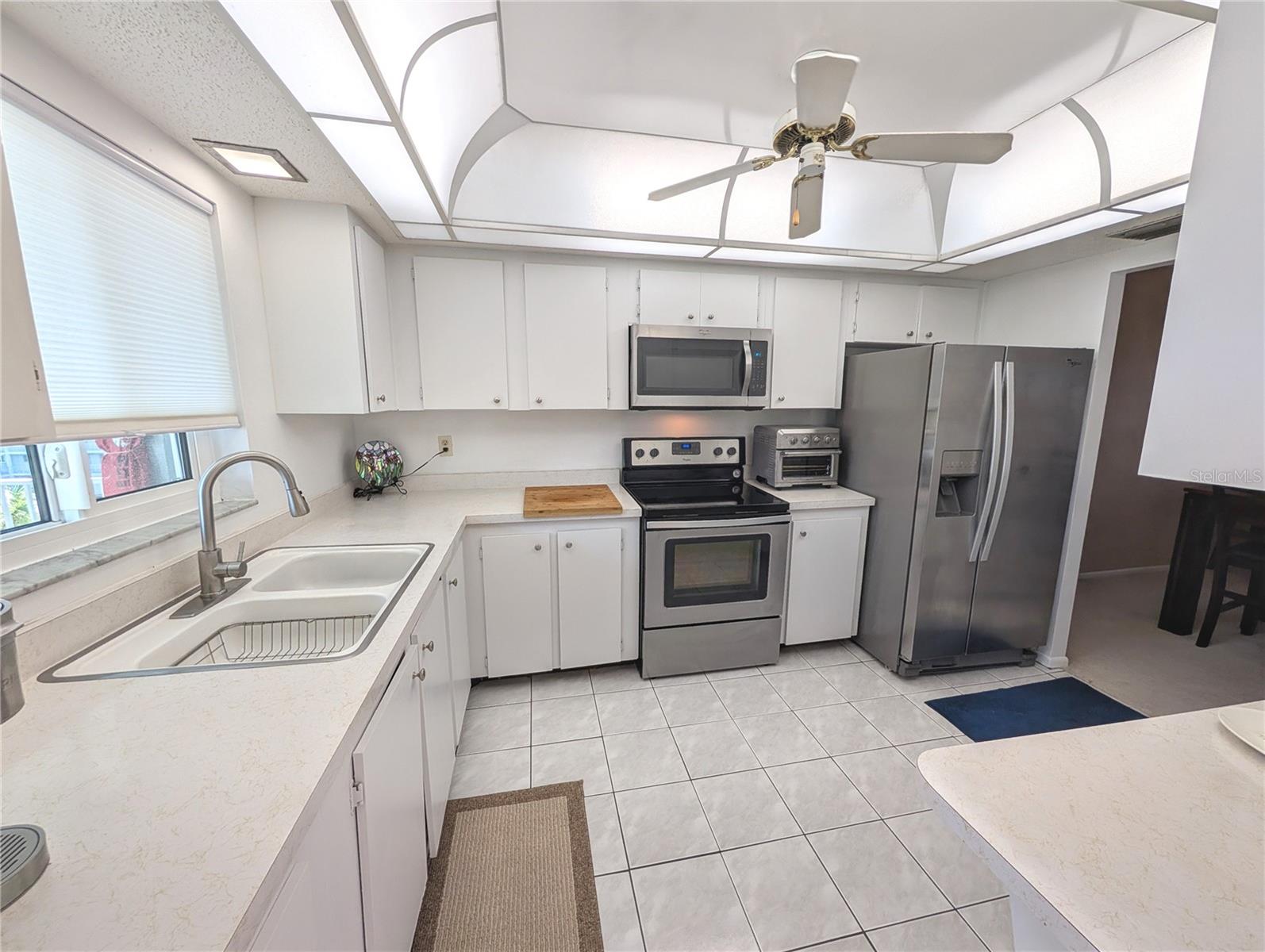 BAYSHORE ON THE LAKE APTS III SEC2 - Residential