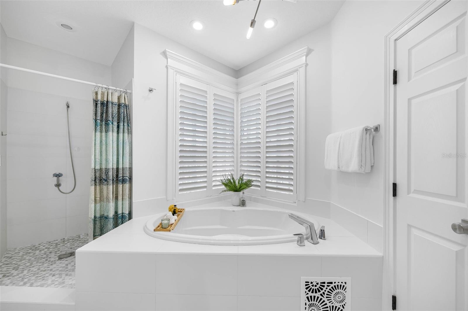 KIPPS COLONY ESTATES AT PASADENA YACHT/COUNTRY CL - Residential