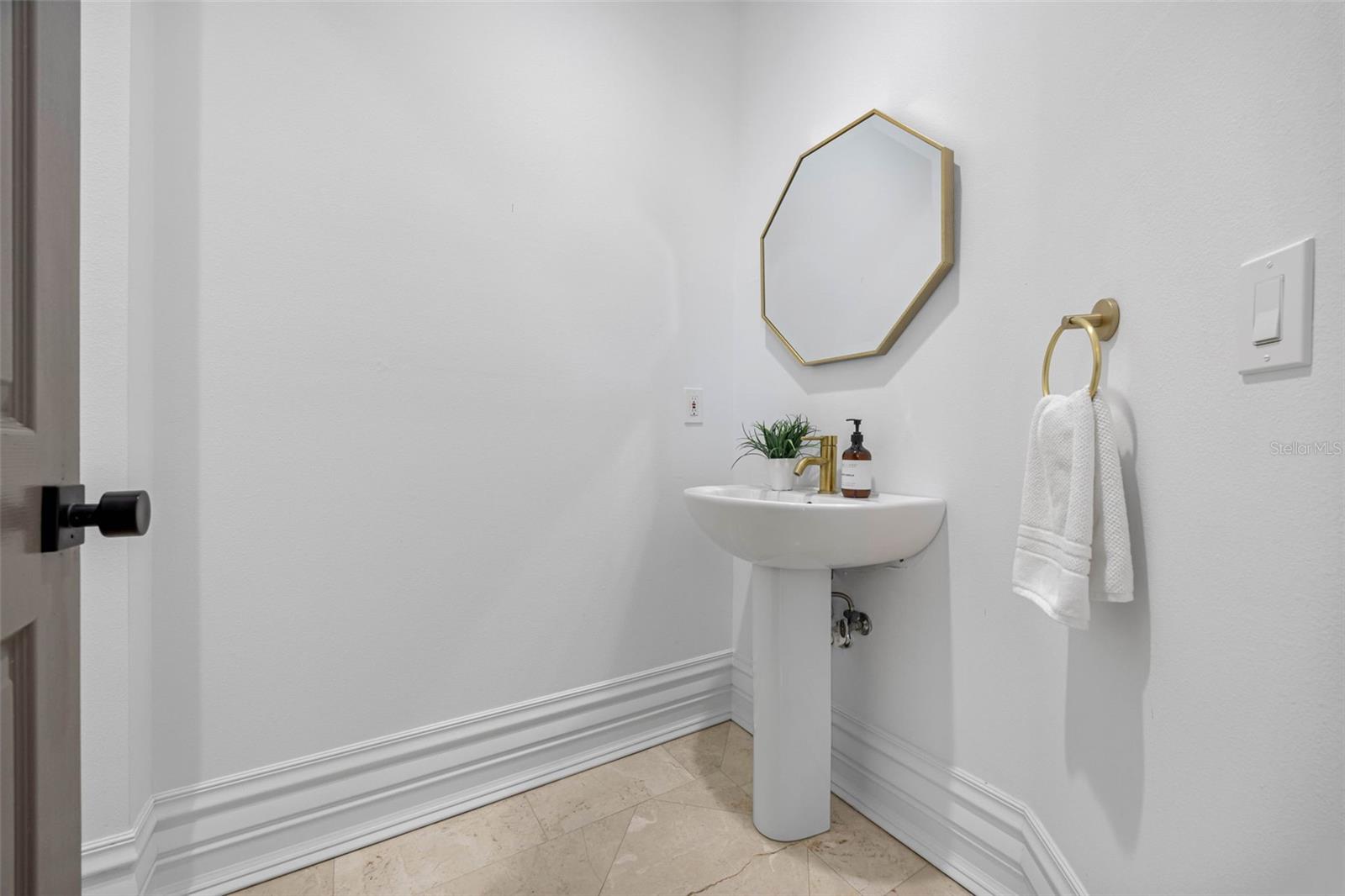 KIPPS COLONY ESTATES AT PASADENA YACHT/COUNTRY CL - Residential