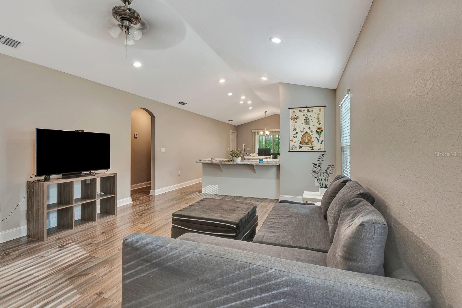 1943 W ELLIOTT STREET