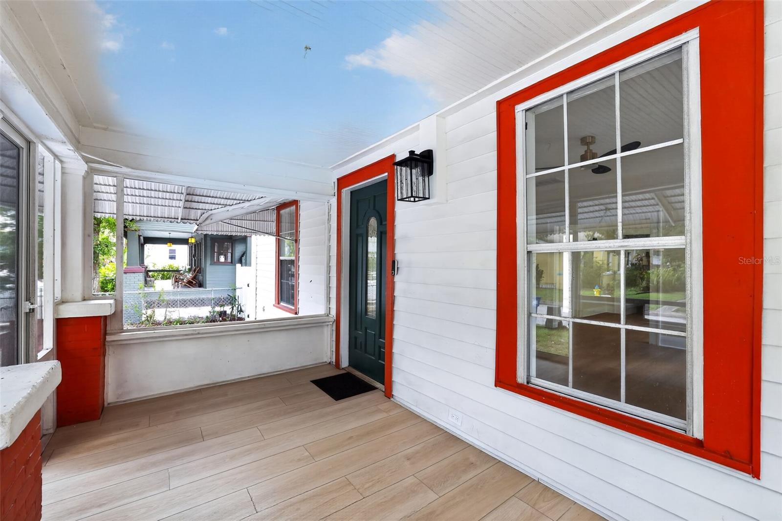 813 E NEW ORLEANS AVENUE
