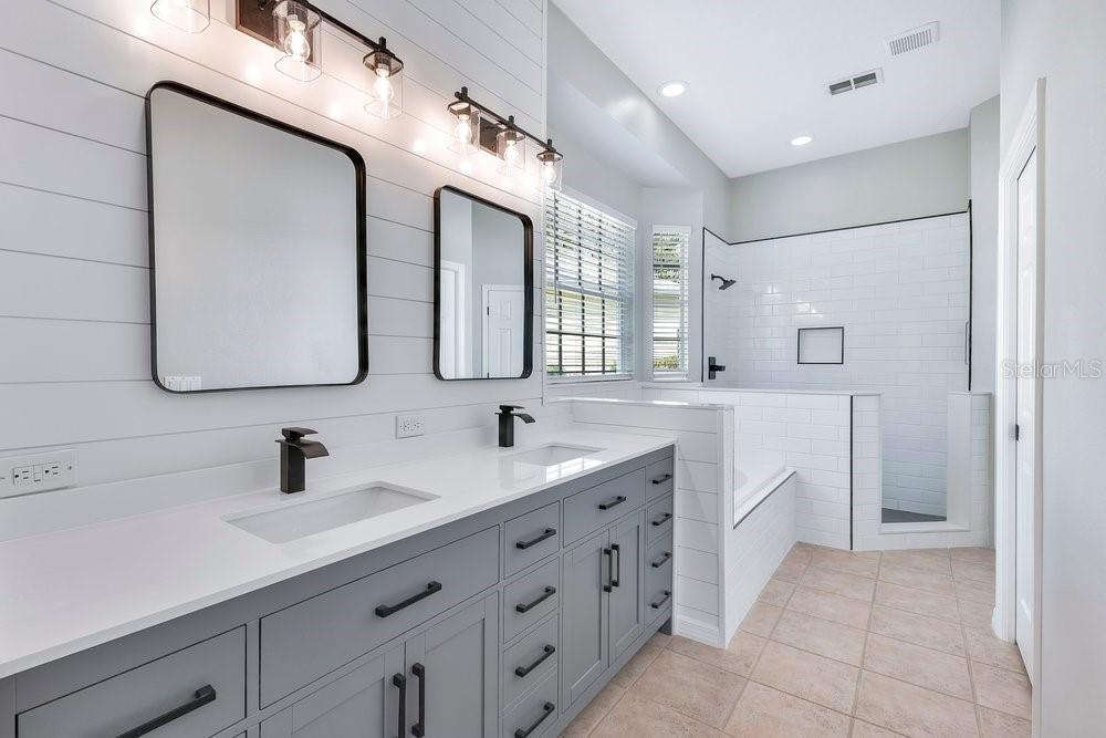 RIVER OAKS 01 CONDO - Residential