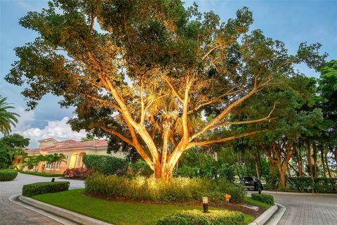 A home in LONGBOAT KEY