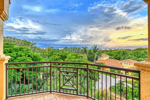 A home in LONGBOAT KEY