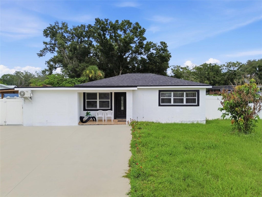 Photo of 8901 N Oregon Avenue, Tampa, FL 33604 (MLS # TB8535769)