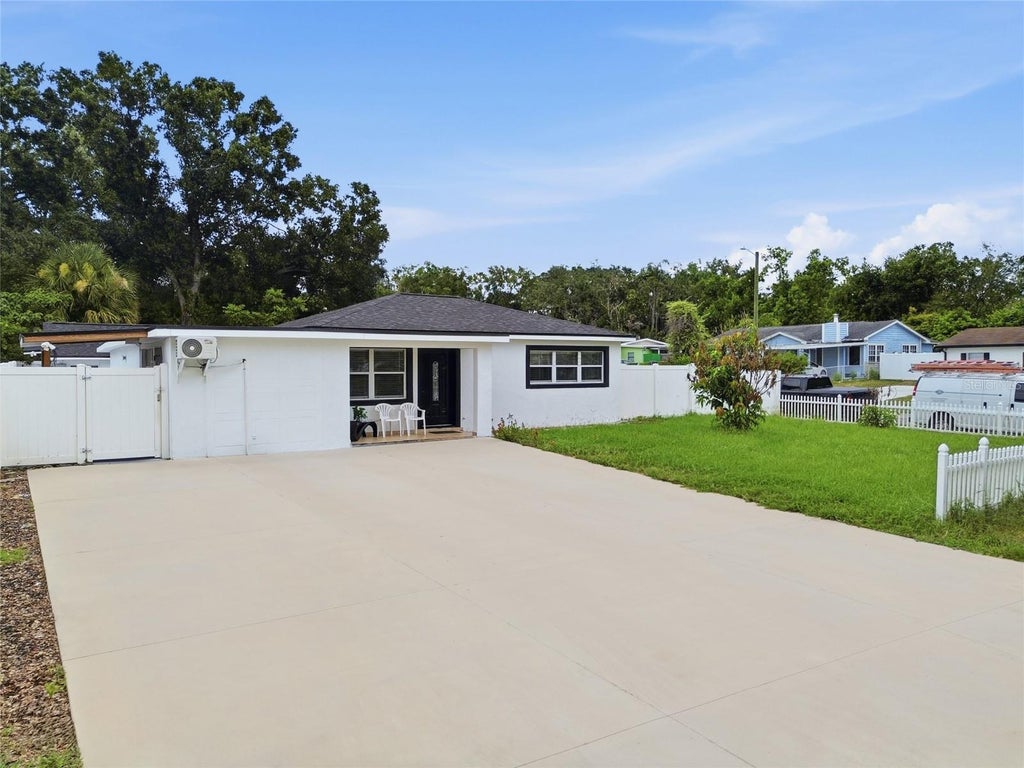 Photo of 8901 N Oregon Avenue, Tampa, FL 33604 (MLS # TB8535769)