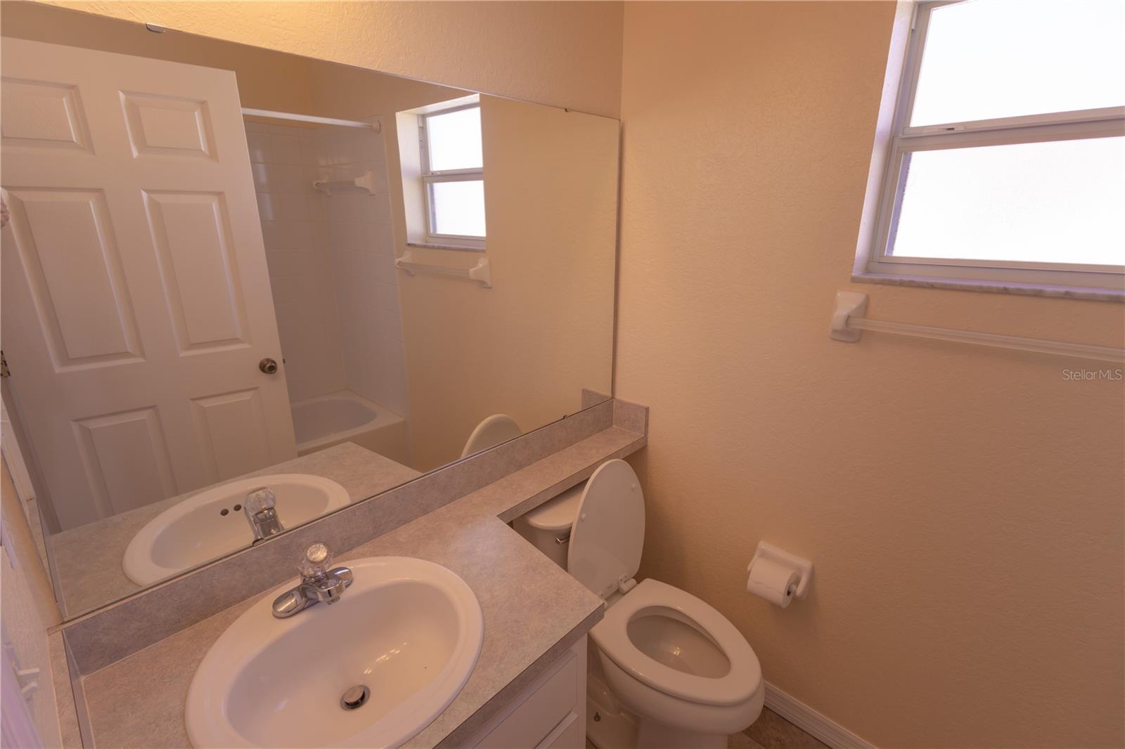 REFLECTIONS WEST PH 02 - Residential