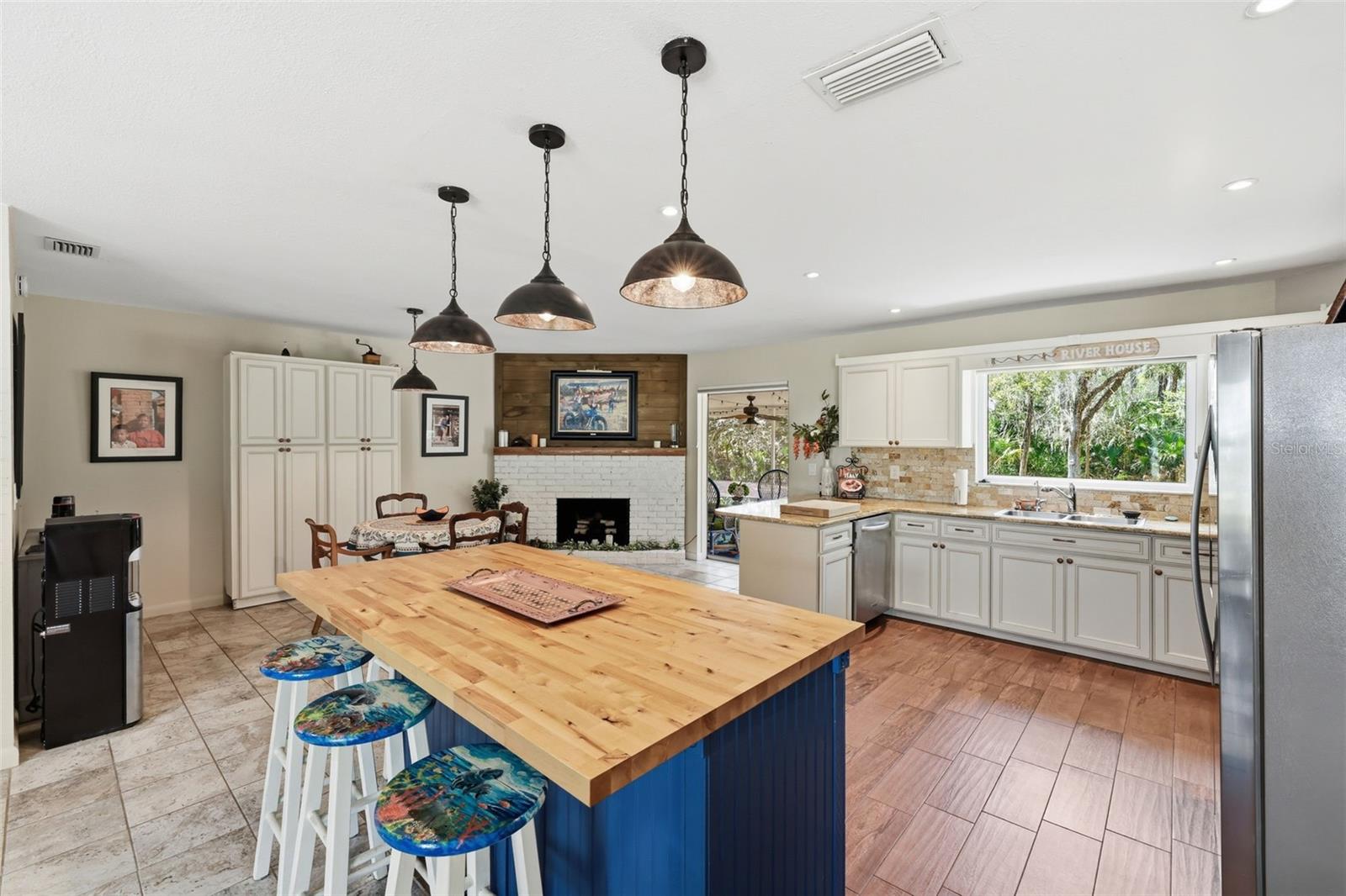 CARPENTERS COUNTRY SQUARE - Residential