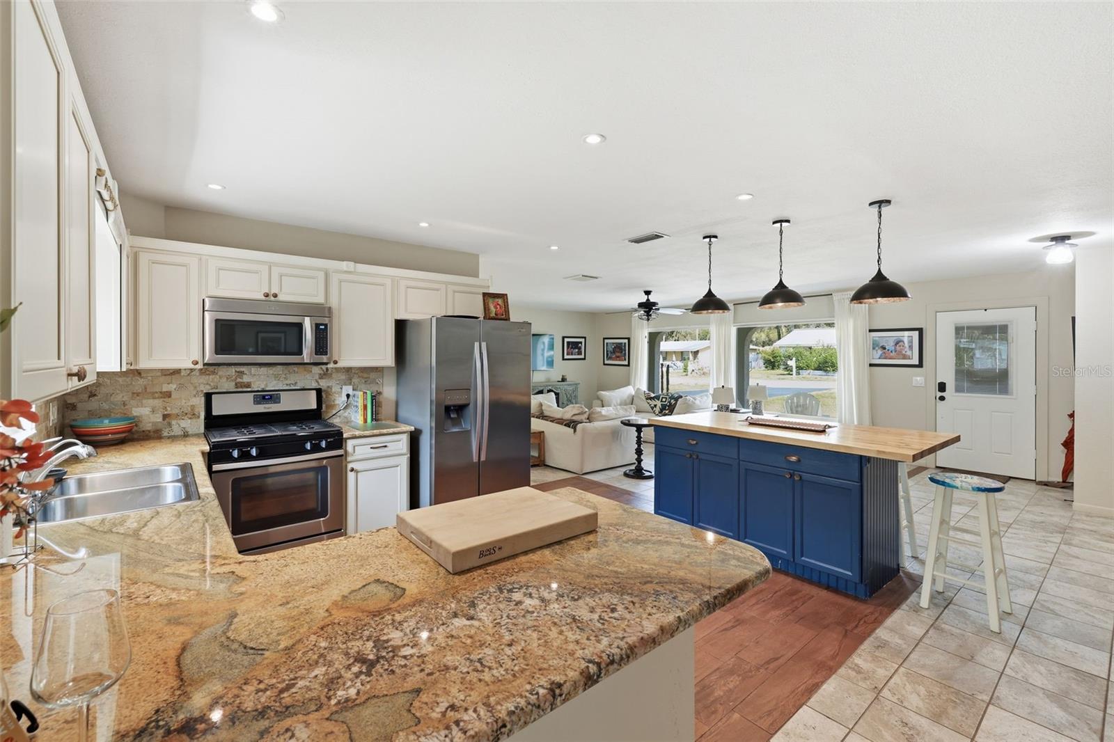 CARPENTERS COUNTRY SQUARE - Residential