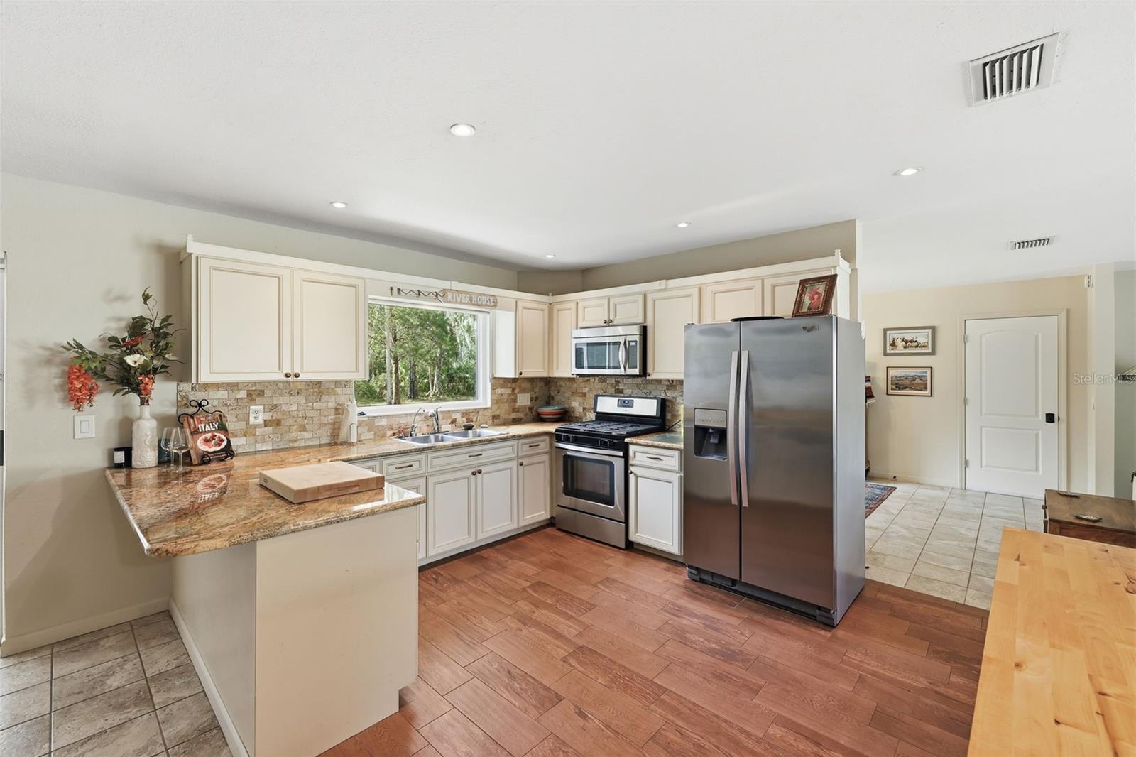 CARPENTERS COUNTRY SQUARE - Residential