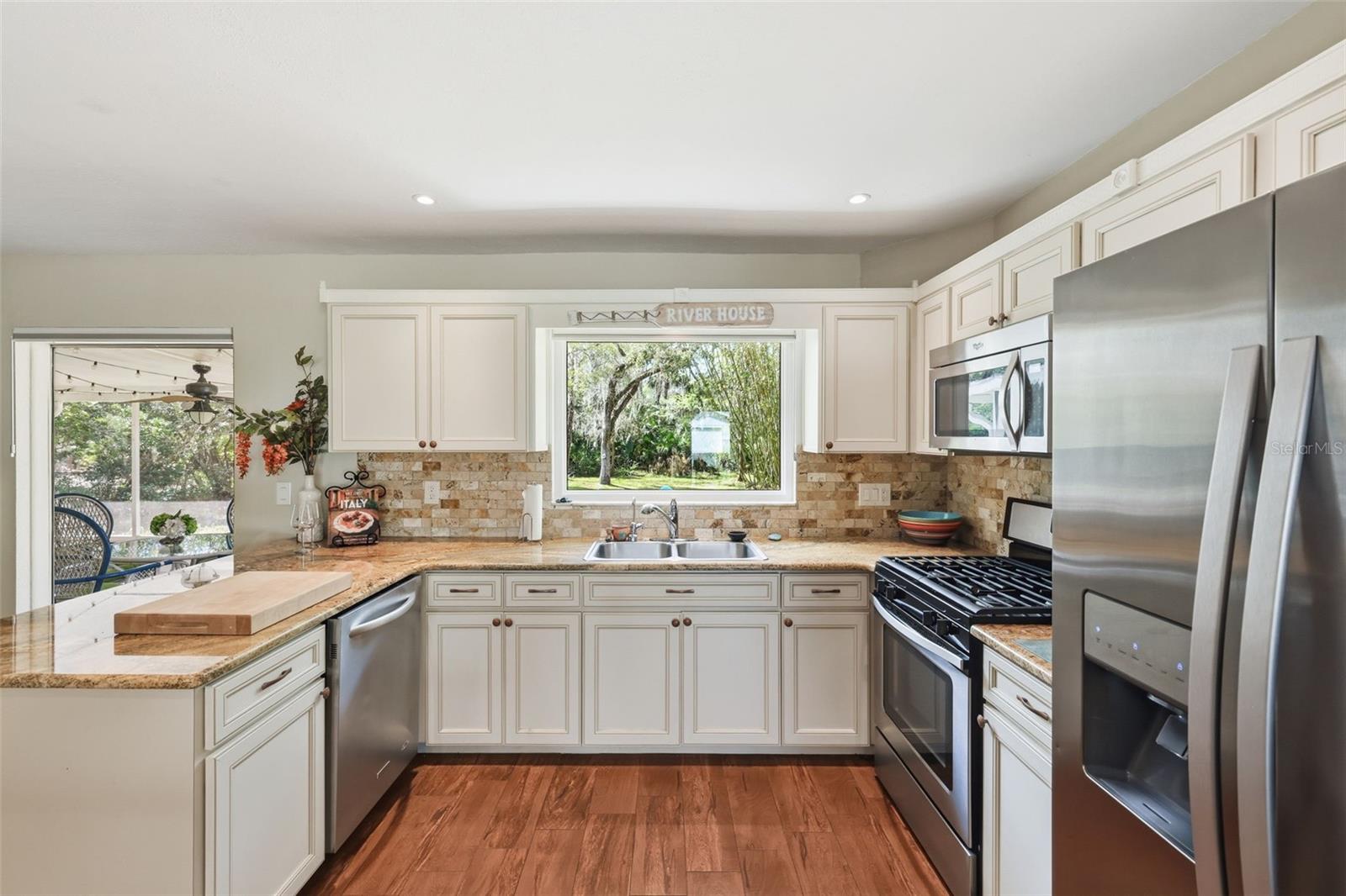 CARPENTERS COUNTRY SQUARE - Residential