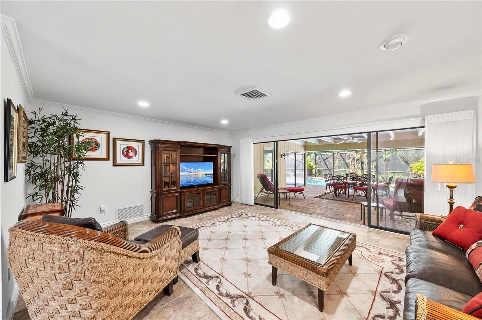 SOUTHBAY YACHT & RACQUET CLUB - Residential