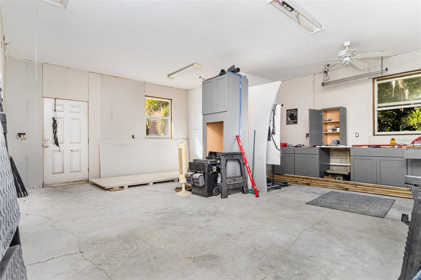 FROSTPROOF EAST - Residential