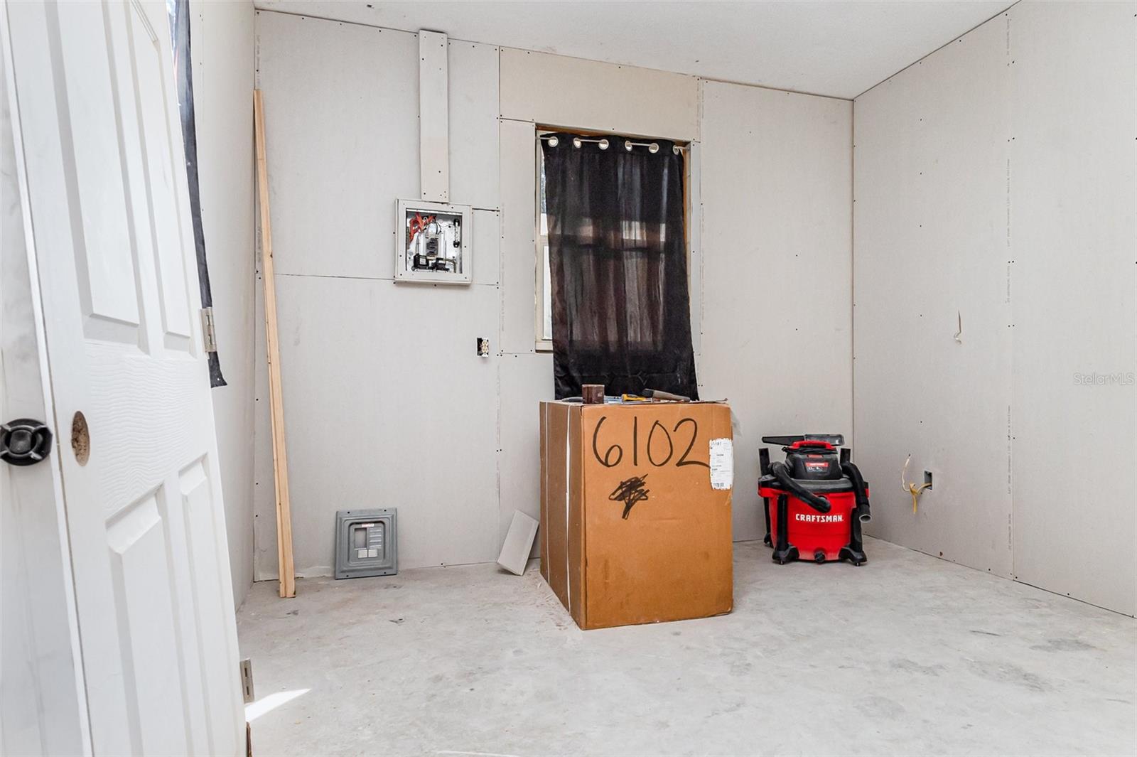 FROSTPROOF EAST - Residential